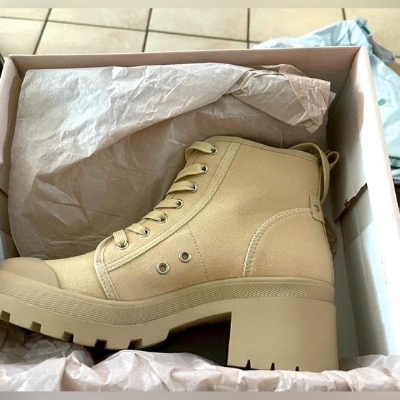 🌼💜NIB CHINESE LAUNDRY CANVAS BOOTIES. - Picture 4 of 6